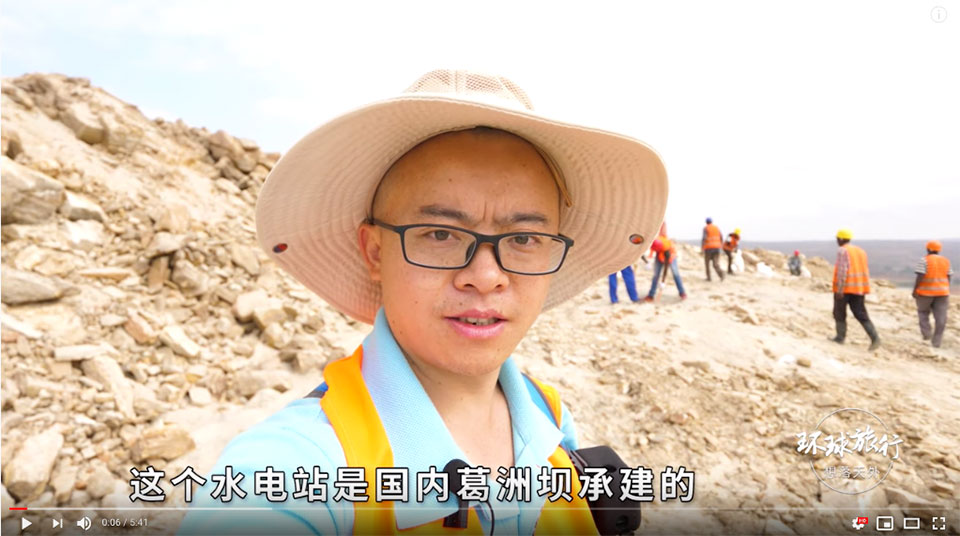 Chinese Travel Vlogger Gives Viewers an Upclose Look at What Life in Kenya is Like