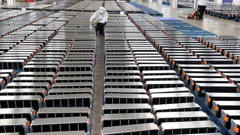 China’s Solid-State EV Battery Edge, Rivals Ramp Up