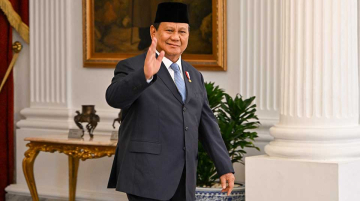A sweeping new regulation mandates that exporters in key natural resource sectors keep 100% of their foreign exchange earnings within the country’s financial system for a full year, an aggressive strategy aimed at bolstering foreign reserves and protecting the rupiah.