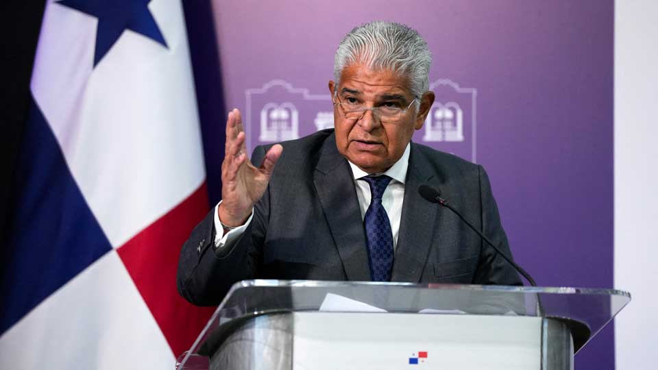         
        
            
            
        
    Panama President Rules Out Talks With Trump Over Canal Threat