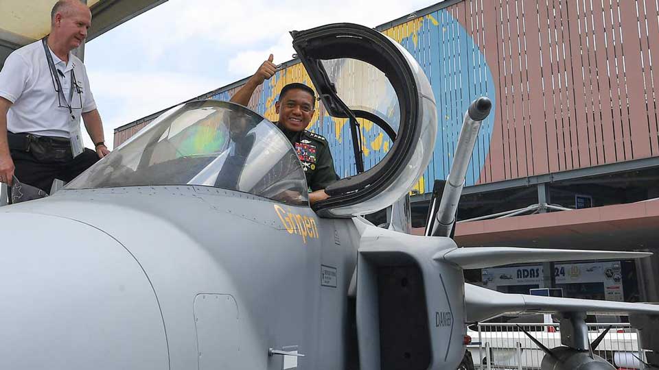         
        
            
            
        
    Philippines Pushes for India to Join Anti-China “Squad”
