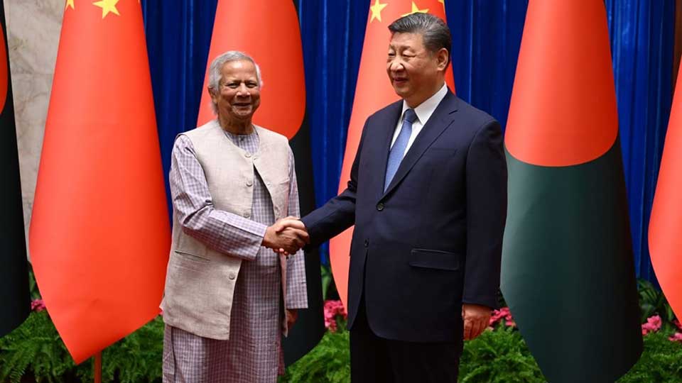         
        
            
            
        
    China’s Xi Meets Bangladesh Leader Yunus in Beijing