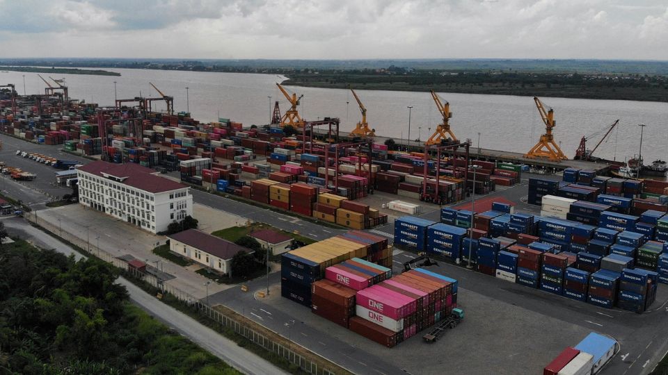 ASEAN economies face rising trade deficits with China in 2025 as it fuel internal strain and external pressure ahead of a July 8 deadline.