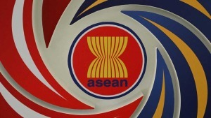 China and the U.S. anchor Malaysia’s ASEAN-first neutrality; 2024 trade data and October ASEAN summits will put the policy to a live test.
