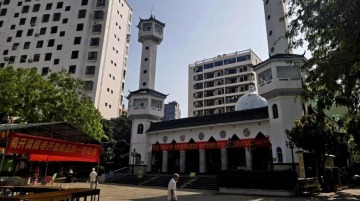 A mosque in Haikou, Hainan. China is building Hainan into a Muslim pilgrimage stopover hub, with a bigger plan. Photo by Miyuki Yoshioka / Yomiuri / The Yomiuri Shimbun via AFP