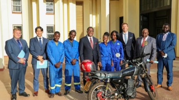 SGV founders Evan Liu and Colin Sargent (L) with Malawi President Lazarus Chakwera pose with the SGV150 electric bike at the Kamuzu Palace in Lilongwe. Photo / PPS