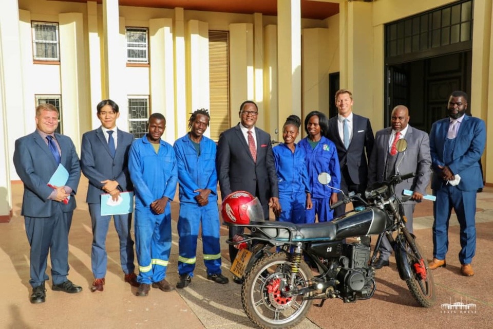 SGV founders Evan Liu and Colin Sargent (L) with Malawi President Lazarus Chakwera pose with the SGV150 electric bike at the Kamuzu Palace in Lilongwe. Photo / PPS