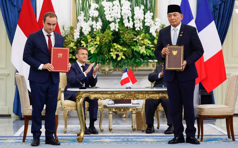 Chinese Military Fans Discuss Why Indonesia Bought Rafale Instead of J-10C
