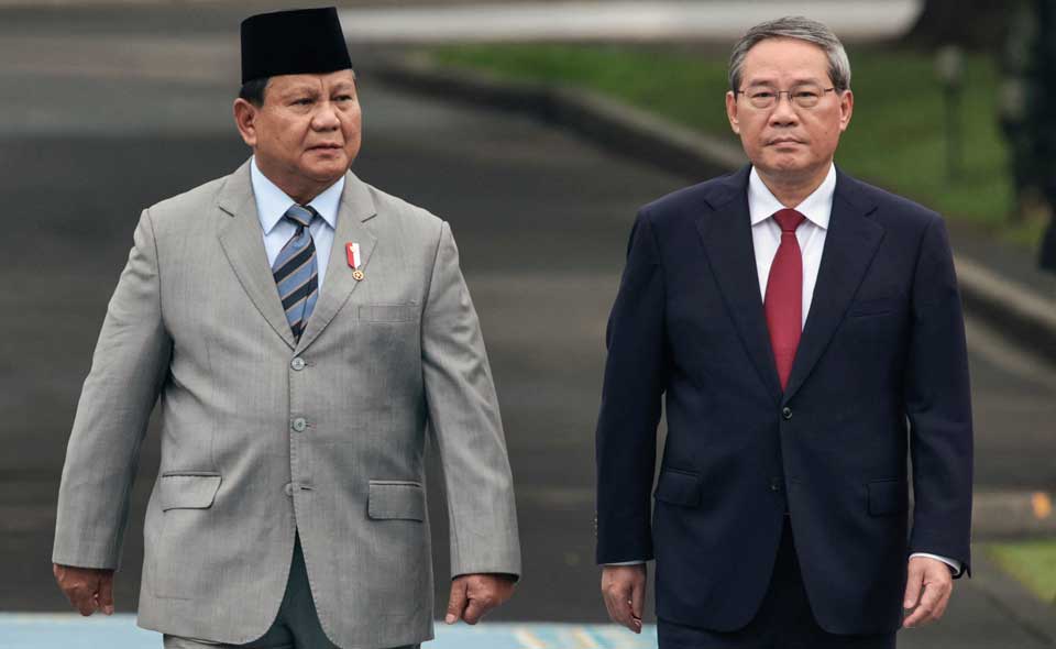         
        
            
            
        
    Indonesia, China Agree to Bolster Ties Ahead of ASEAN Summit
