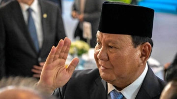 With 28 days left, Indonesia awaits US response on $18B trade offer. A 32% tariff looms, risking exports and fueling China’s regional influence.