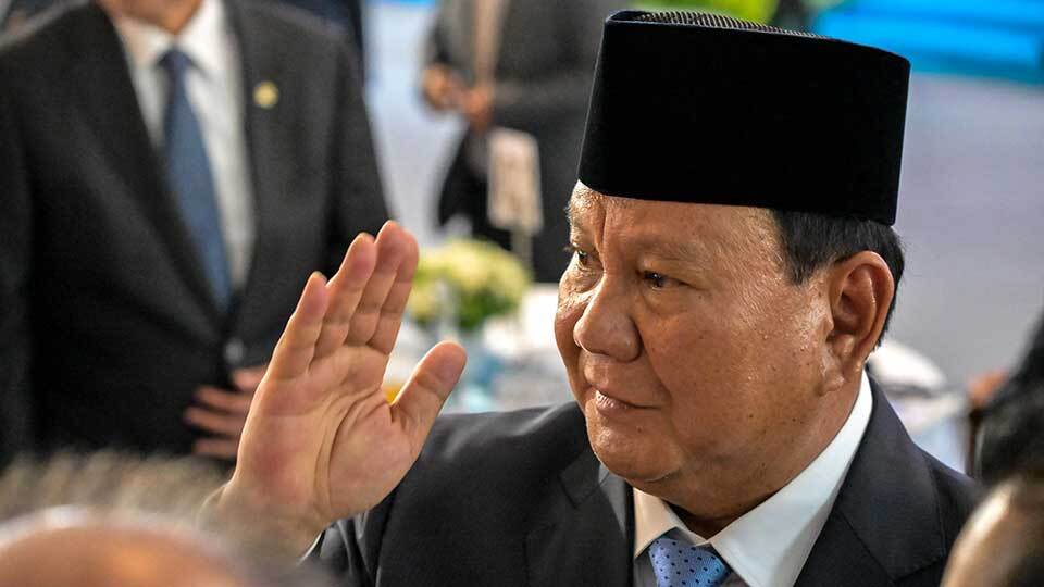 With 28 days left, Indonesia awaits US response on $18B trade offer. A 32% tariff looms, risking exports and fueling China’s regional influence.
