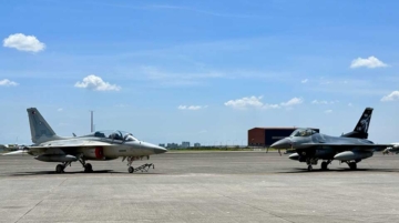 Philippines signs $700M deal with South Korea for 12 FA-50 jets, doubling fleet amid stalled U.S. F-16 offer and rising China tensions in South China Sea.