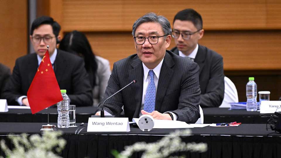         
        
            
            
        
    Chinese Commerce Minister Visits South Asia