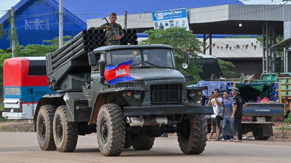         
        
            
            
        
    Thailand-Cambodia Clash Draws China, U.S. Into Mediation Push