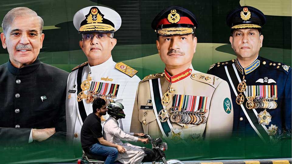         
        
            
            
        
    Pakistani Army Chief Rejects China Allegations