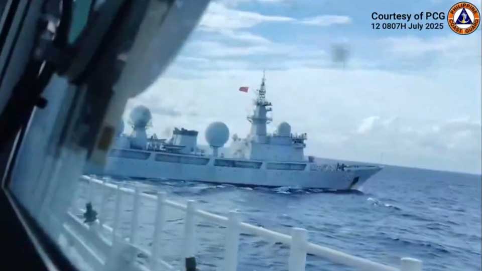         
        
            
            
        
    Chinese Surveillance Ship Intercepted by Philippines in Disputed Waters