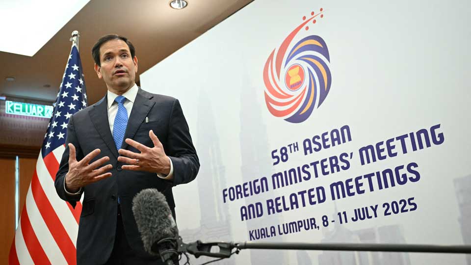         
        
            
            
        
    U.S. and China Have ‘Positive’ Meeting at ASEAN Foreign Minister Talks