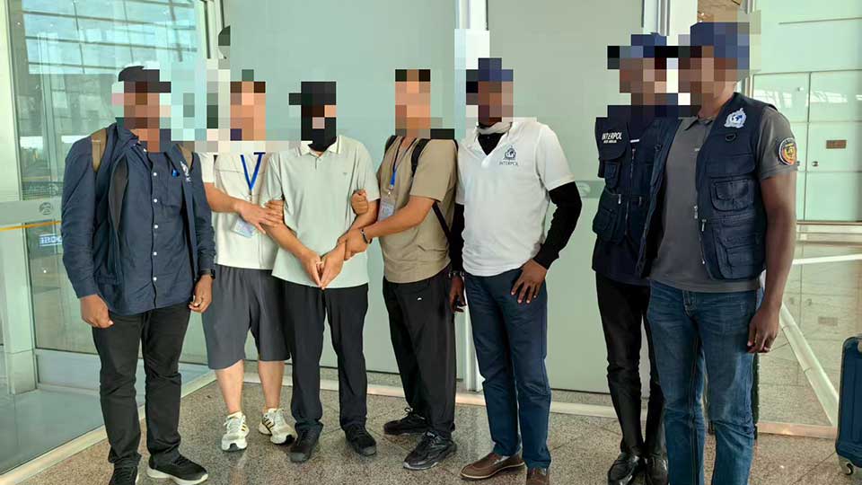         
        
            
            
        
    Nigeria Deports Wanted Chinese Gang Leader