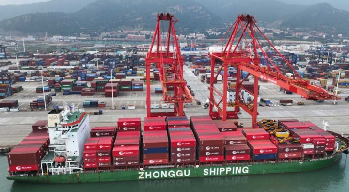China Exports Top Forecasts as EU, ASEAN Shipments Offset U.S. Drop