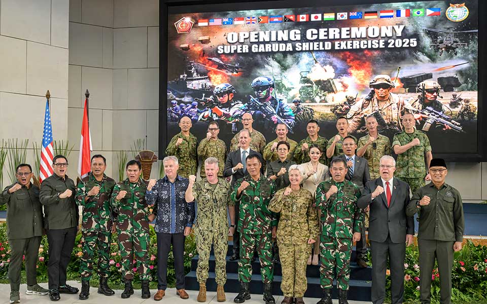         
        
            
            
        
    Indonesia, U.S. and Allies Launch Joint Military Drills