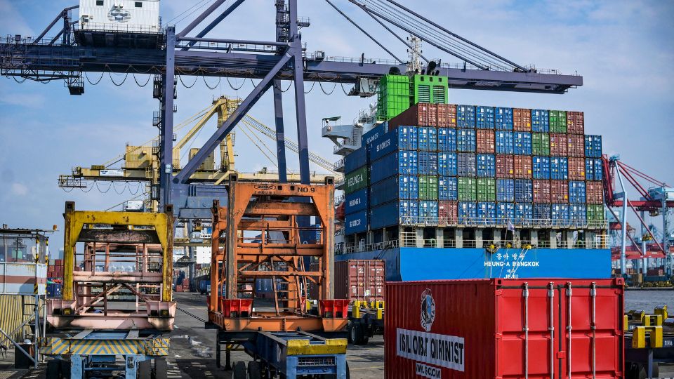 China emerging as Indonesia trade largest buyer of non-oil exports (22.64%) and largest source of non-oil imports (40.35%) from January to July 2025.