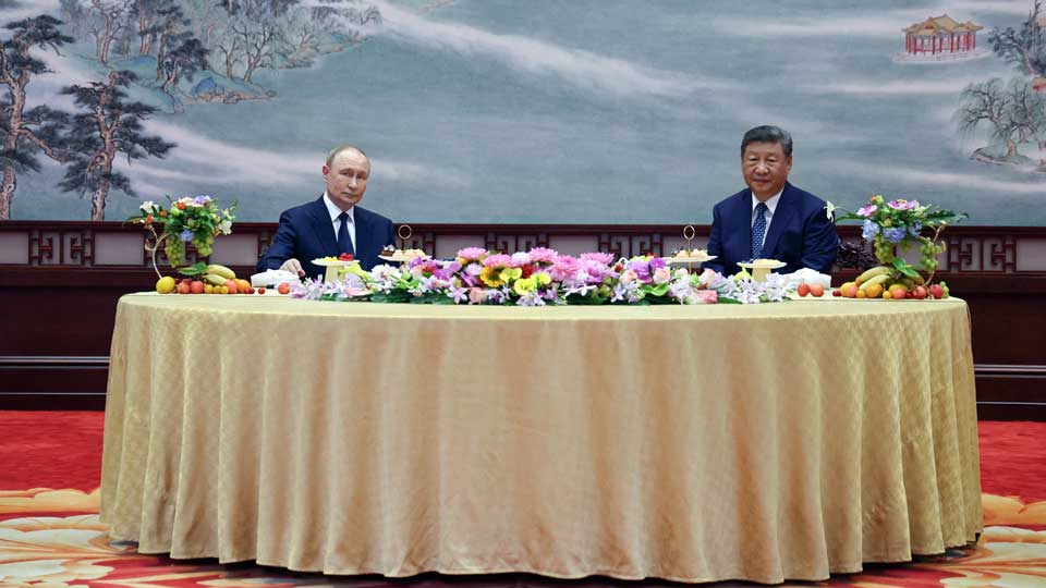         
        
            
            
        
    Putin Tells Xi China-Russia Ties Are at ‘Unprecedented Level’