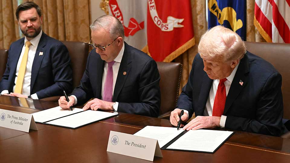         
        
            
            
        
    U.S., Australia Sign Rare Earths Deal as Trump Promises Submarines