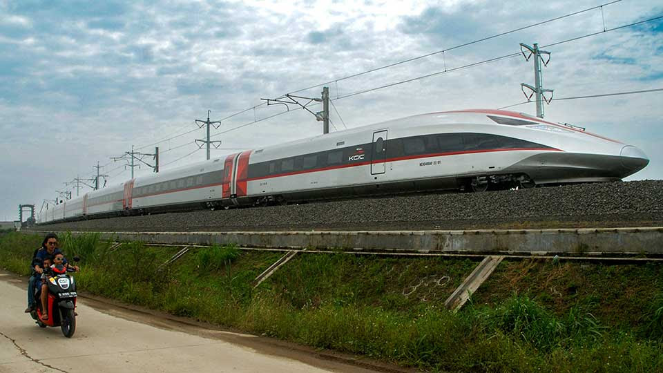        
        
            
            
        
    As Indonesia Seeks to Restructure Rail Debt, China May Use Talks to Broaden Yuan’s Global Role