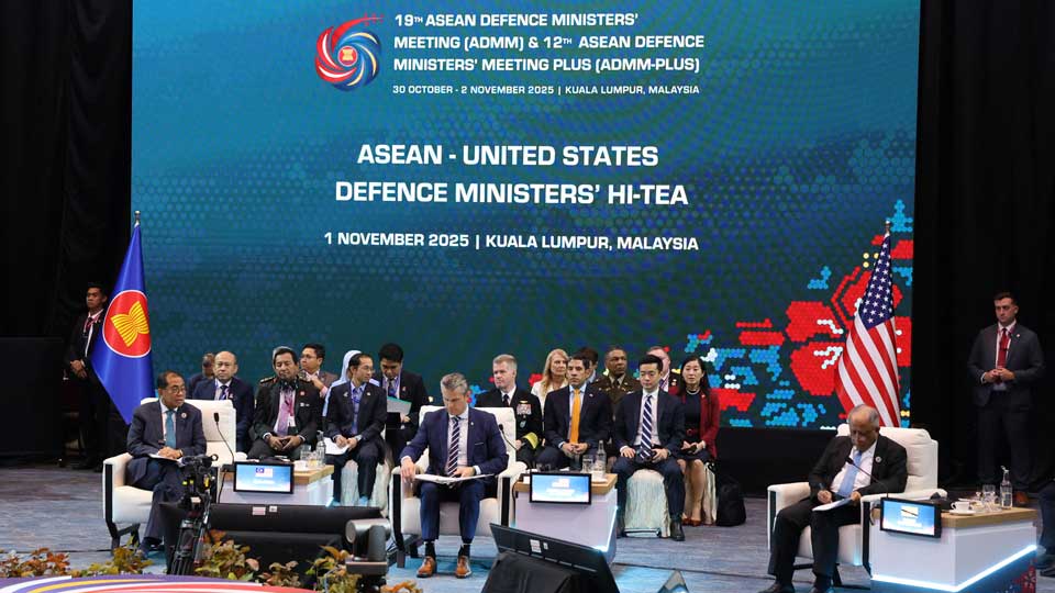         
        
            
            
        
    U.S. Defense Chief Lauds China Ties, Then Sounds Alarm Over Beijing’s Aggression at ASEAN Meeting