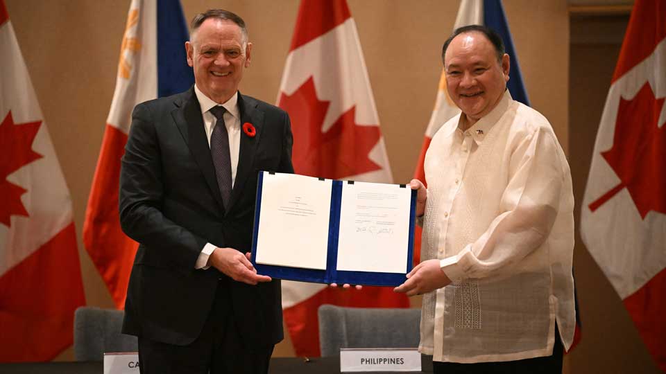         
        
            
            
        
    Philippines and Canada Seal Troop Pact, Expanding Manila’s Web of Defense Ties Amid China Tensions