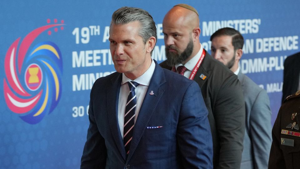         
        
            
            
        
    US Offers ASEAN Surveillance Help, Then Praises China Ties