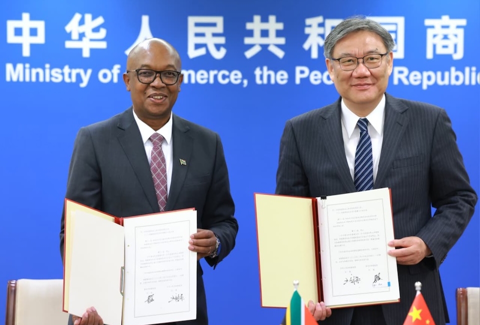 Minister Parks Tau and China’s Minister of Commerce, Wang Wentao, have signed the China–Africa Economic Partnership Agreement (CAEPA), a landmark deal set to grant South African exports duty-free access to the Chinese market while boosting investment into South Africa’s economy. Photo / DTIC
