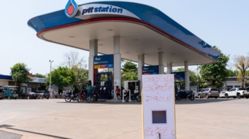A handwritten sign reading "Diesel run out and gasoline run out" is displayed at a PTT gas station in the Donkoi district of Vientiane on March 10, 2026, amid rising petrol prices. The oil prices spike caused by the war in the Middle East has provoked anxiety across Asia. Photo / AFP