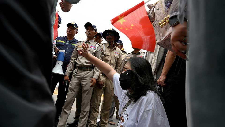 Chinese Protesters Demand Cambodia Unfreeze Accounts With Scam-Linked Firm