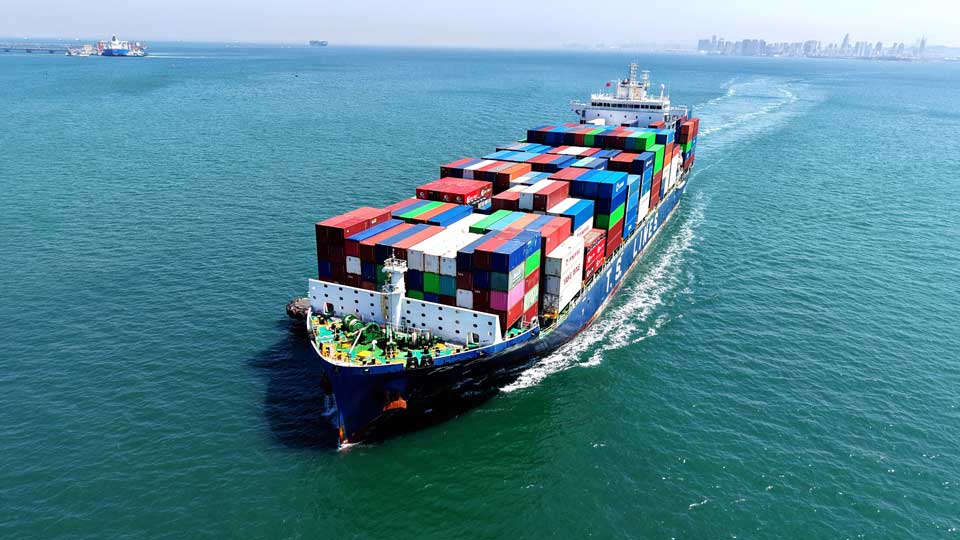         
        
            
            
        
    China Trade Beats Forecasts in April Despite Mideast War