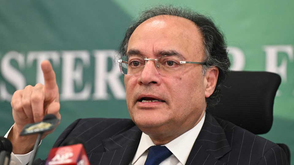         
        
            
            
        
    Pakistan to Issue First ‘Panda Bond’ Next Week, Finance Minister Says